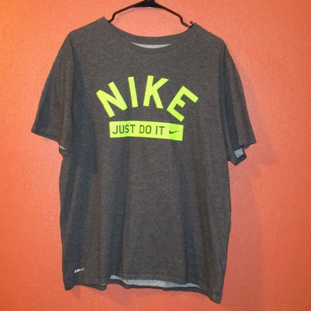 Nike Shirt Men X Large Gray Green Outdoors Athletic Short Sleeve Sports Shirt